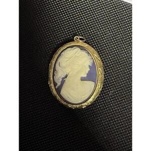 Costume Jewelry Cameo Locket ONLY- NO CHAIN - Holds Photo